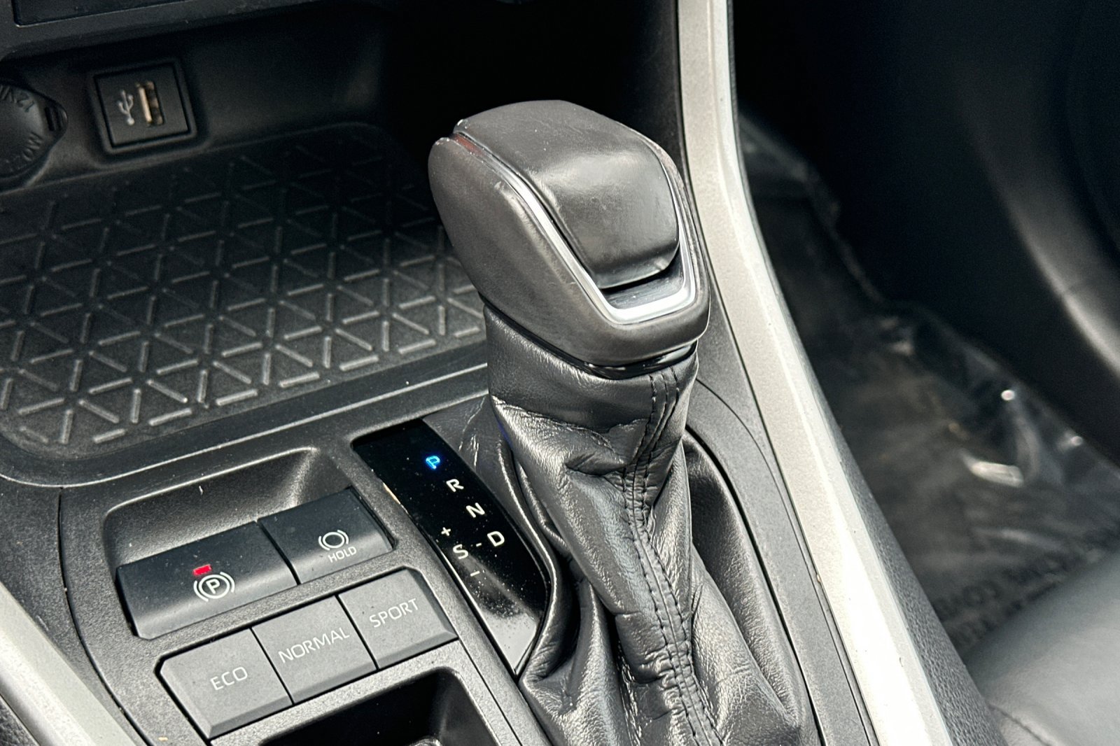 Used 2024 Toyota RAV4 XLE Premium FWD image 22