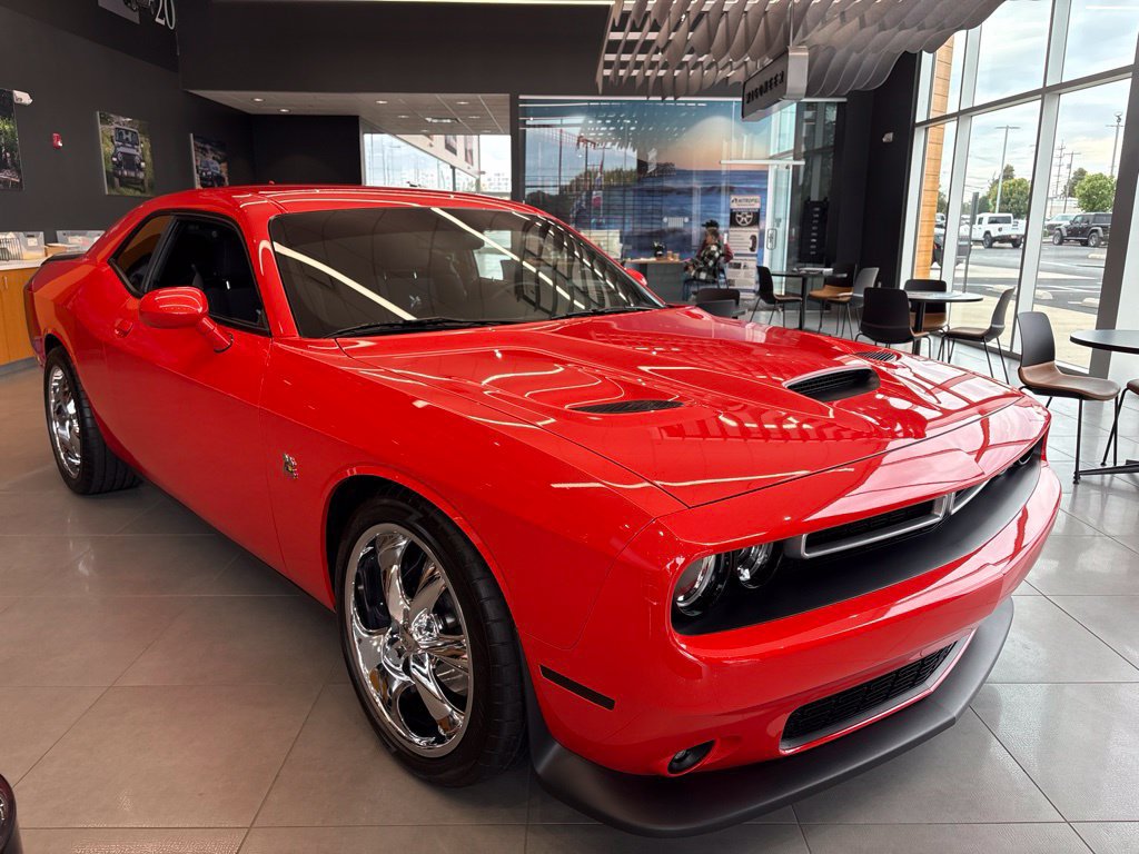 Used 2021 Dodge Challenger R/T Scat Pack w/ Scat Pack Stripe RWD image 7