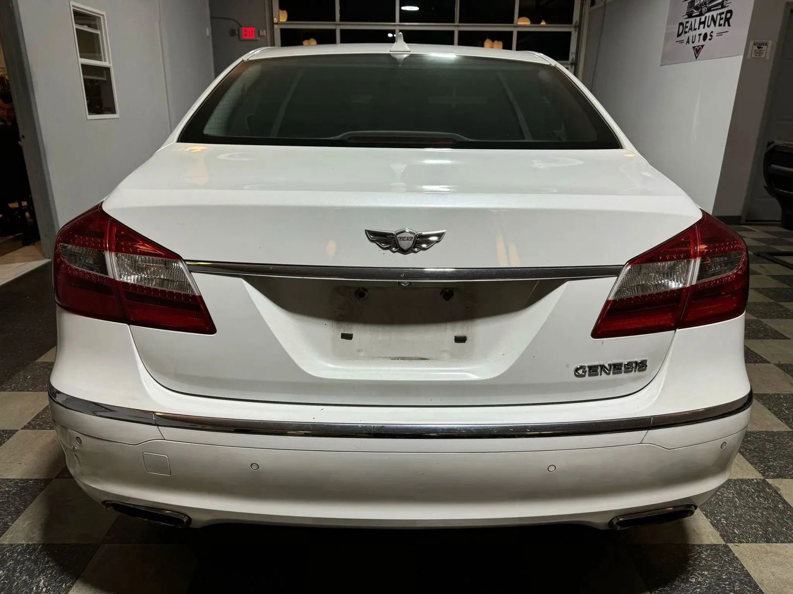 Used 2013 Hyundai Genesis 3.8 w/ Technology Pkg RWD image 9
