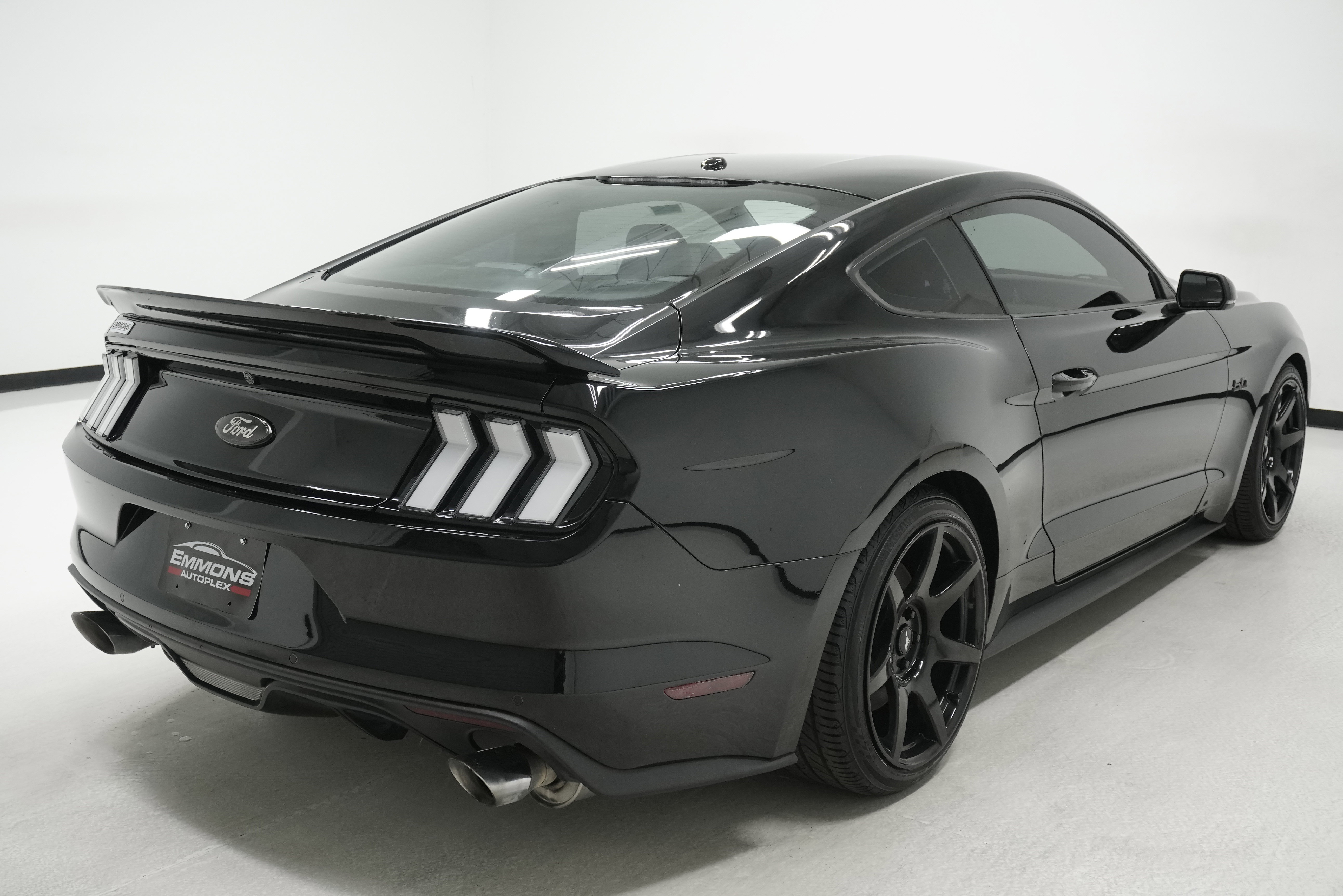 Used 2016 Ford Mustang GT Premium image 4