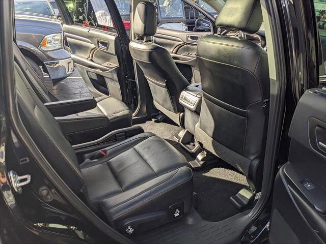 Used 2019 Toyota Highlander AWD V6 image 17