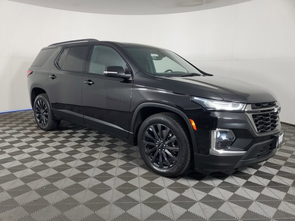 Used 2023 Chevrolet Traverse RS image 2