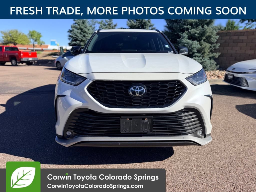 Used 2023 Toyota Highlander XSE AWD/4WD image 2
