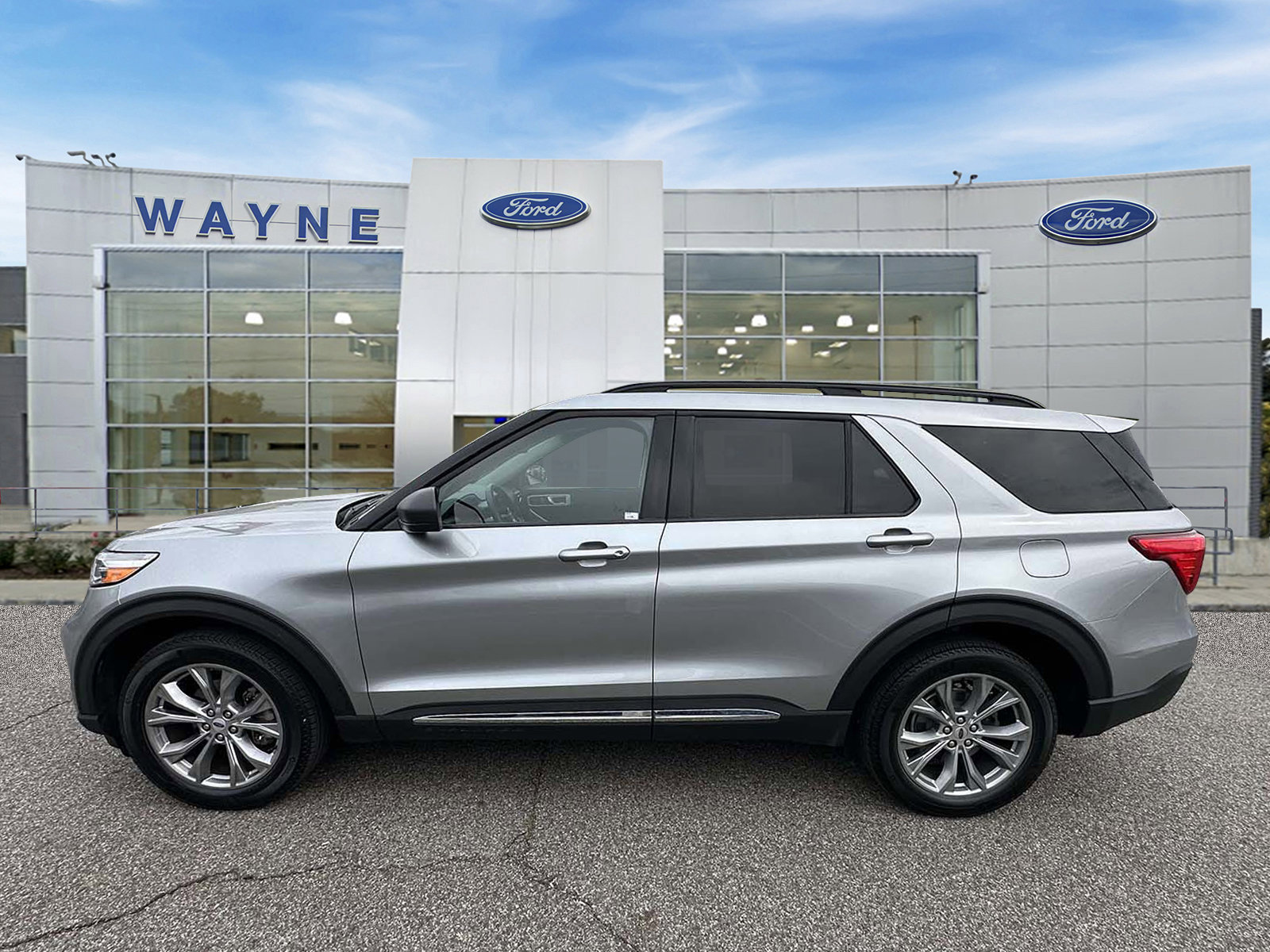 Certified 2023 Ford Explorer XLT w/ Equipment Group 202A AWD/4WD image 7