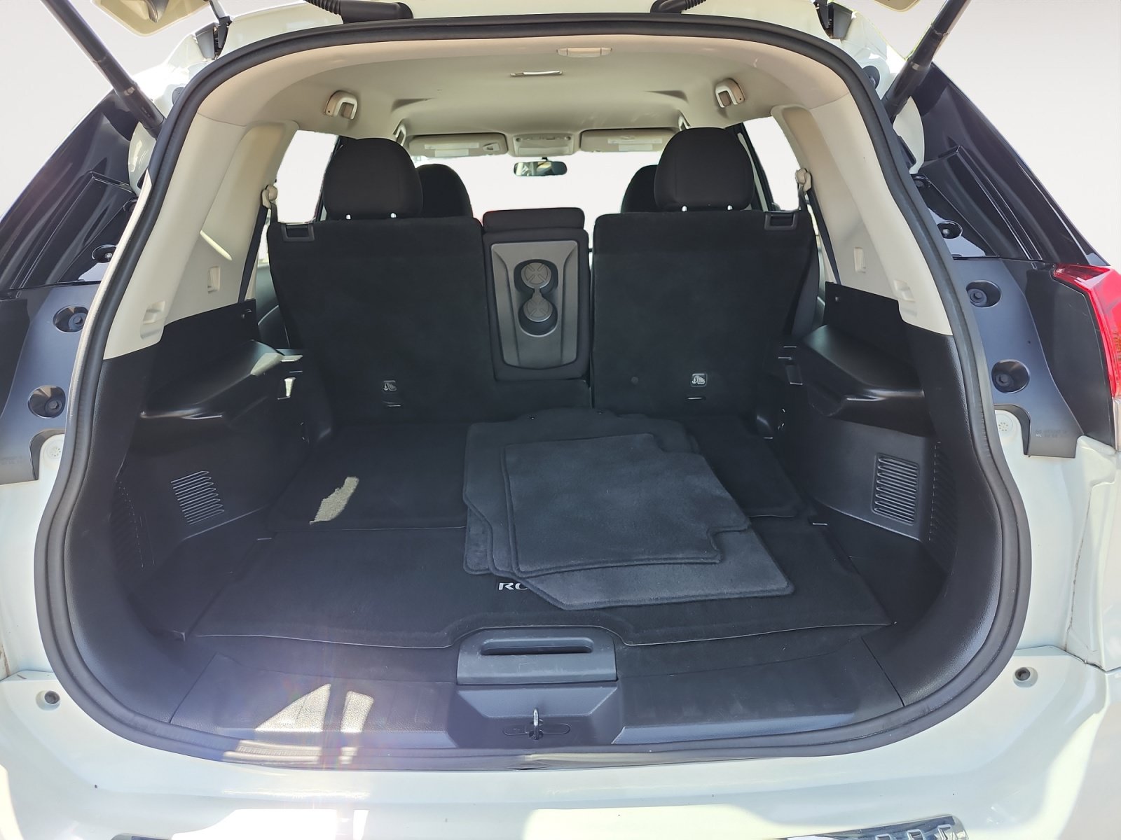 Used 2018 Nissan Rogue SV w/ Premium Package FWD image 15