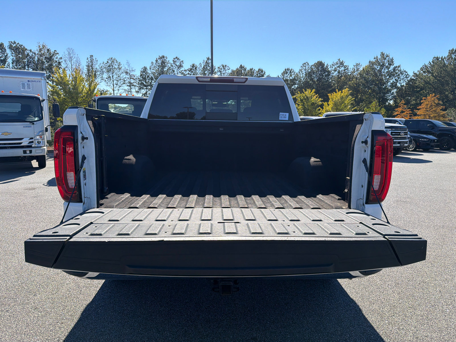 Used 2019 GMC Sierra 1500 SLT w/ SLT Premium Package RWD image 18