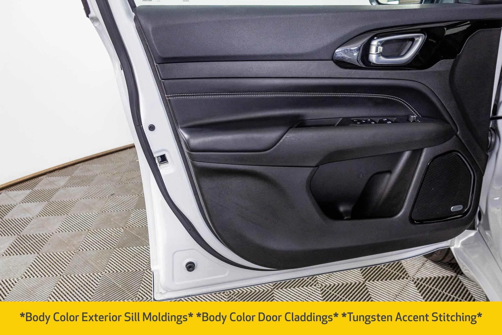 Used 2024 Jeep Compass Limited w/ High Altitude Package image 19