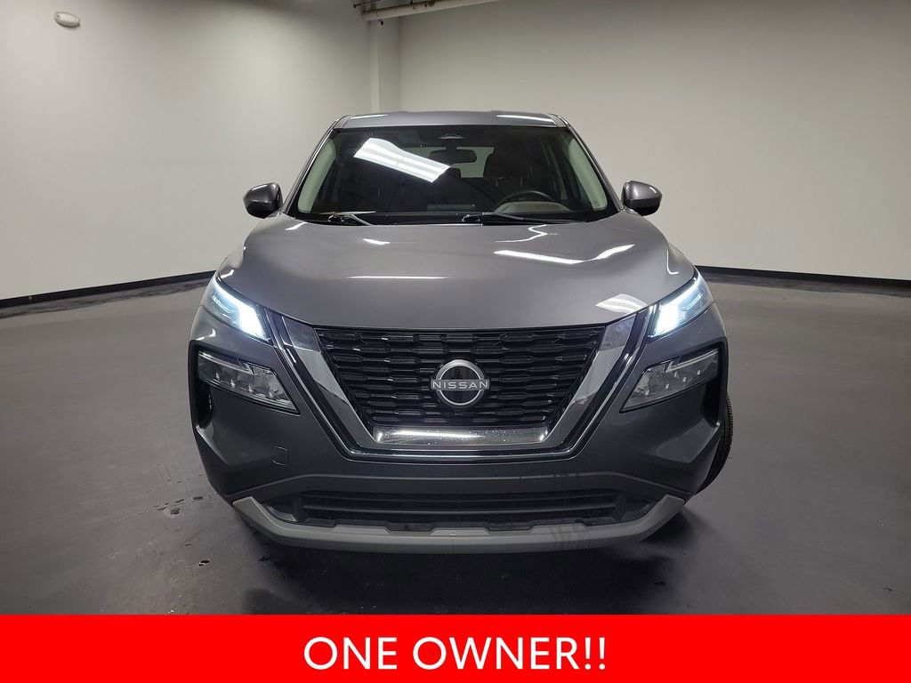 Used 2023 Nissan Rogue SV image 3