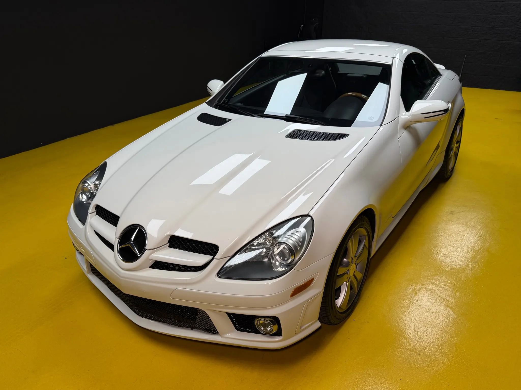 Used 2011 Mercedes-Benz SLK 300 image 42