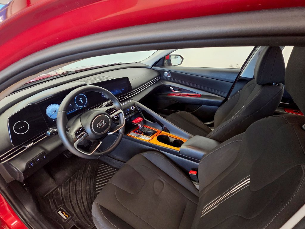 Used 2023 Hyundai Elantra SEL w/ Convenience Package FWD image 13