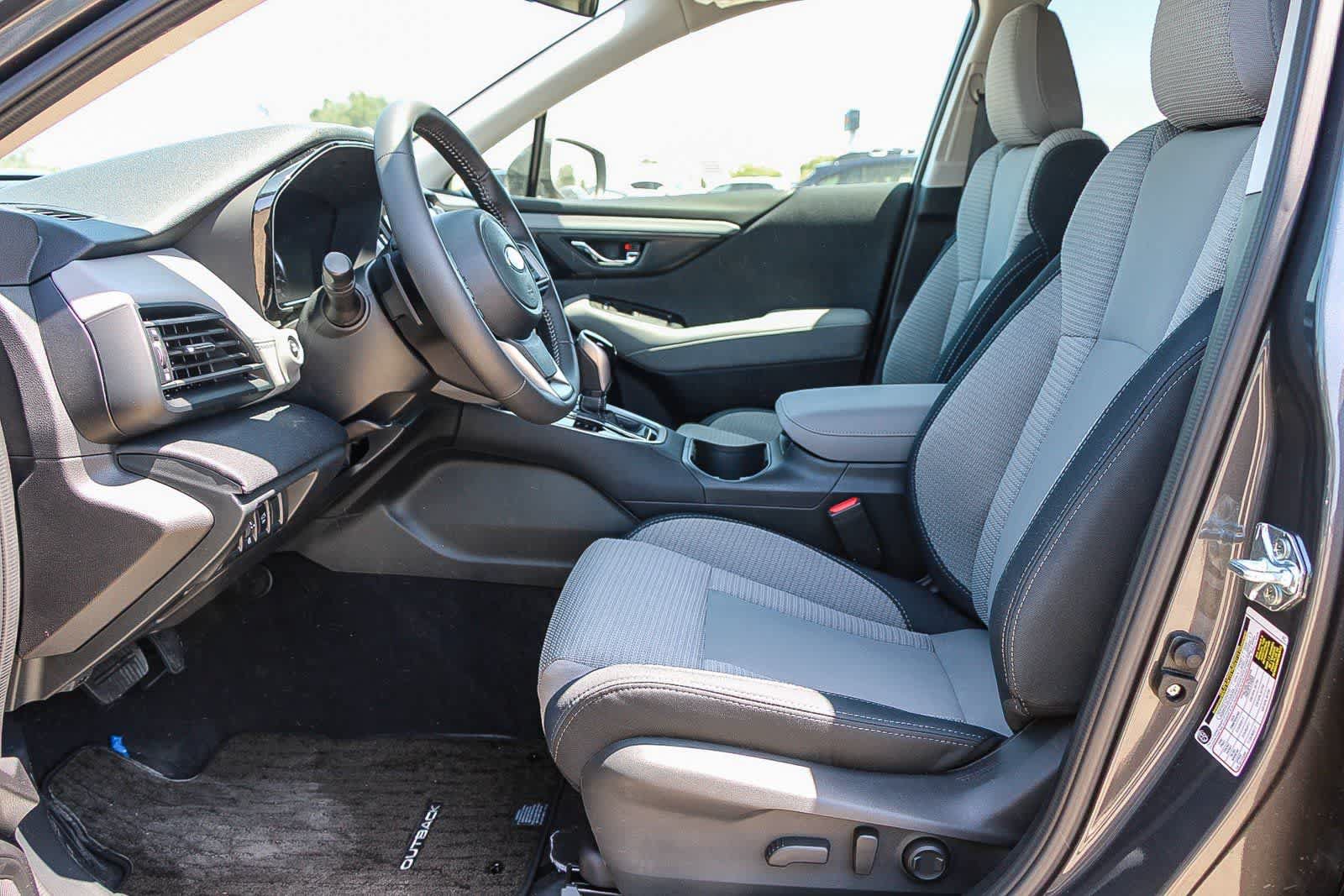 Used 2025 Subaru Outback Premium AWD/4WD image 17