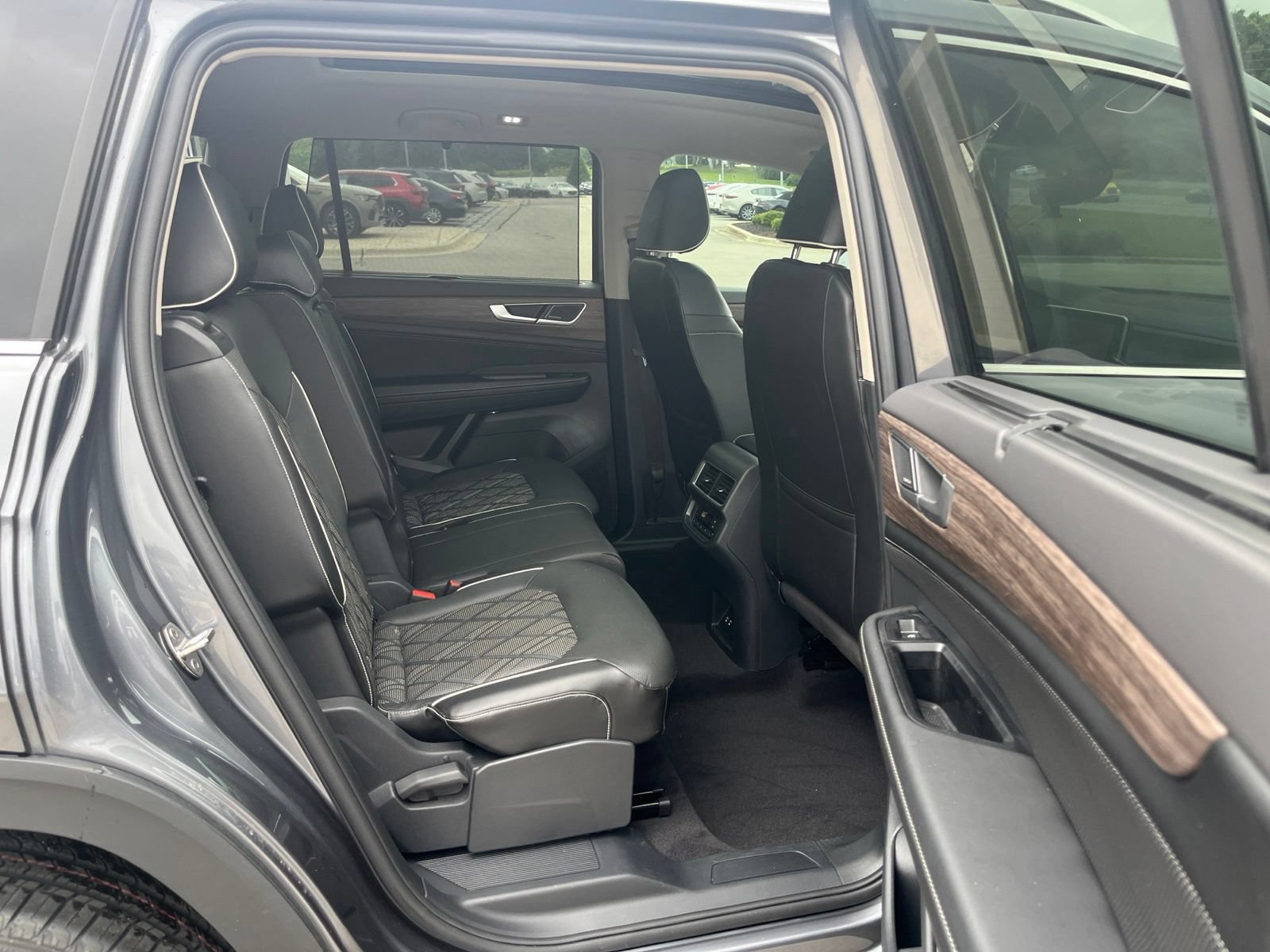 Certified 2024 Volkswagen Atlas SEL Premium R-Line AWD/4WD image 41