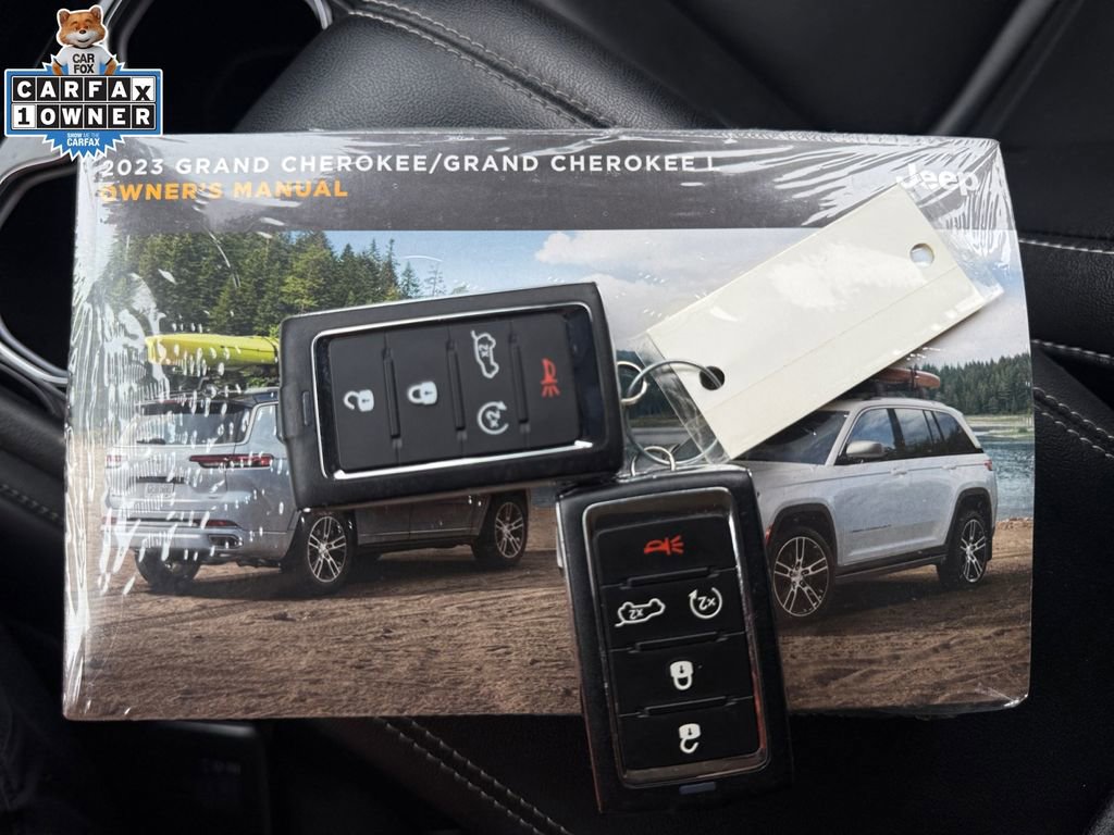 Used 2023 Jeep Grand Cherokee Limited w/ Black Appearance Package AWD/4WD image 31