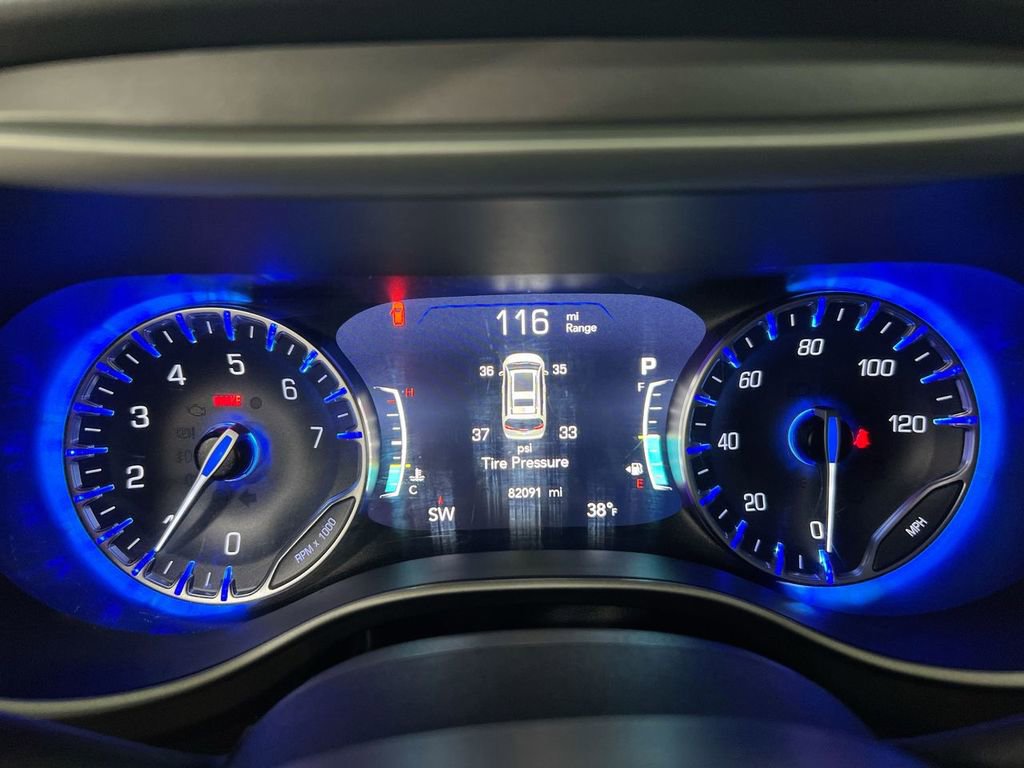 Used 2022 Chrysler Pacifica Touring-L image 12