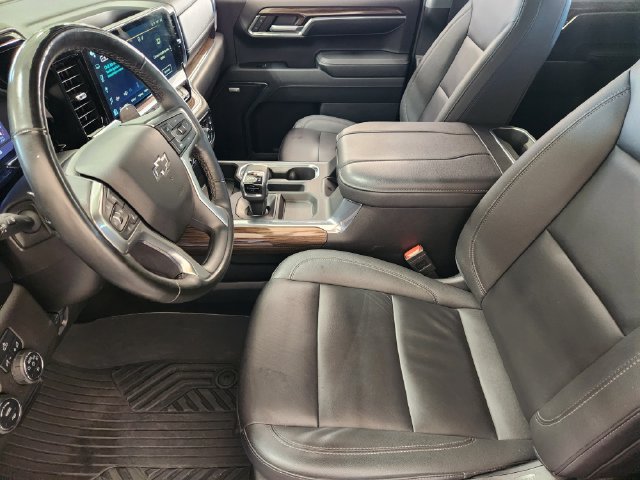Used 2024 Chevrolet Silverado 1500 RST w/ Convenience Package II RWD image 3