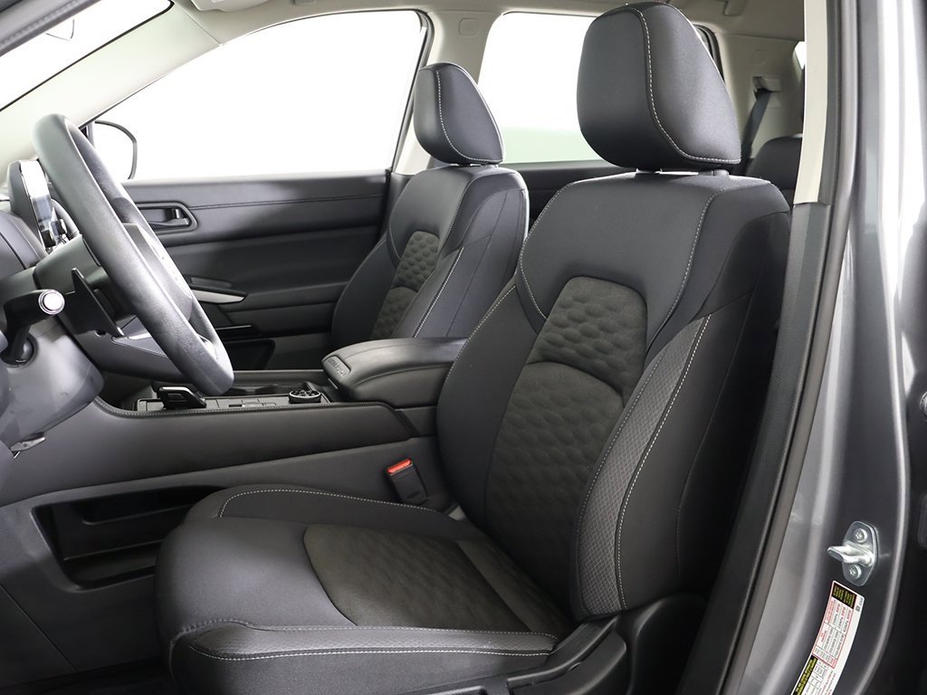 Used 2024 Nissan Pathfinder S image 26