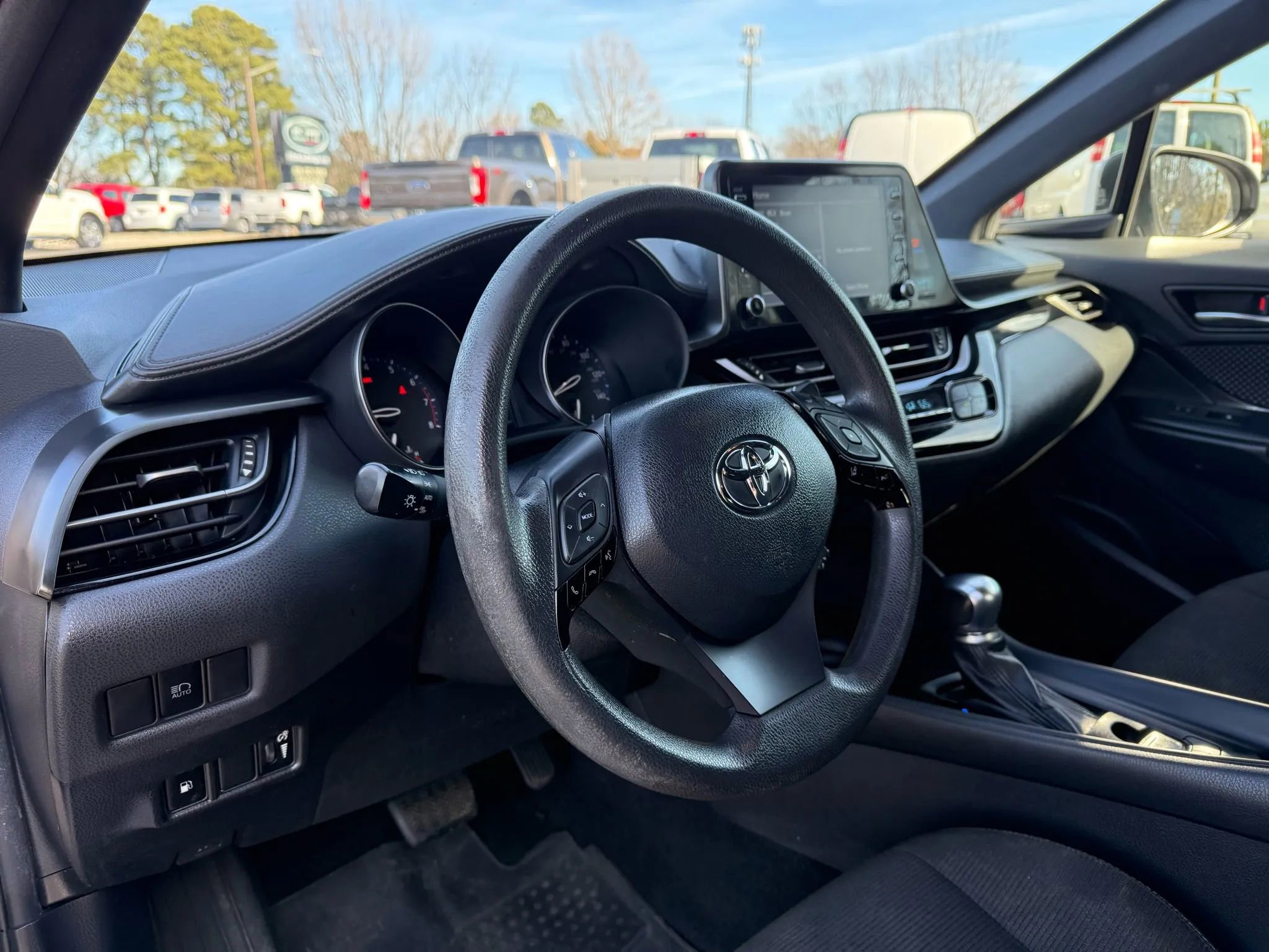 Used 2019 Toyota C-HR LE image 11