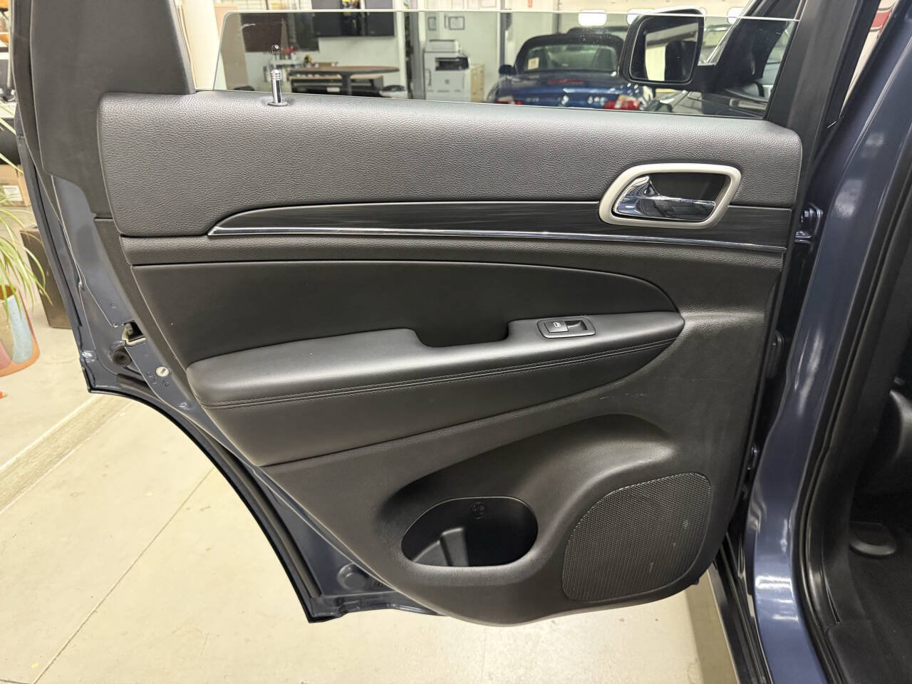 Used 2020 Jeep Grand Cherokee Limited w/ Luxury Group II AWD/4WD image 12