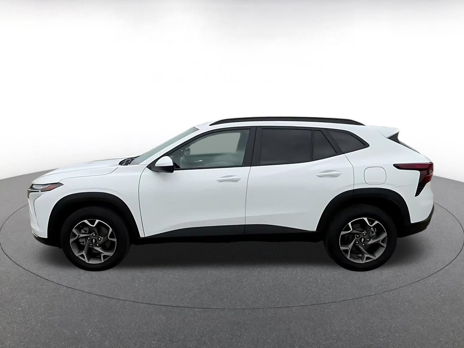 Used 2025 Chevrolet Trax LT w/ LT Convenience Package FWD image 8