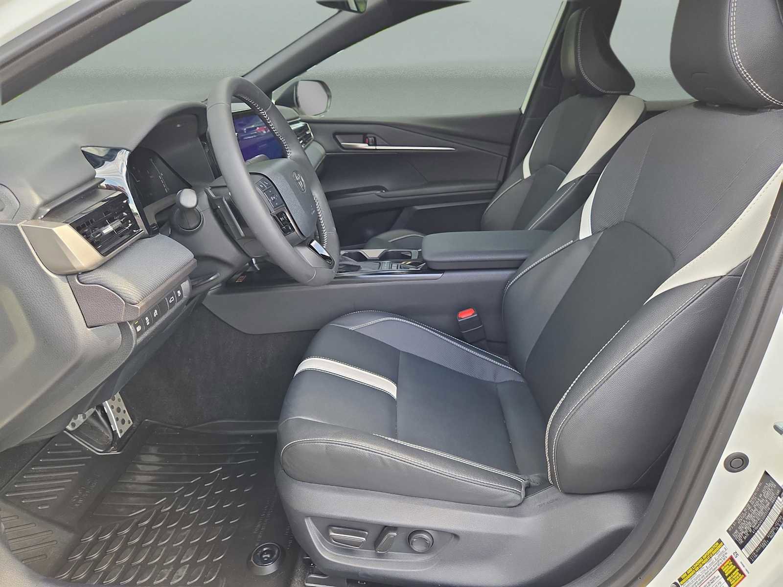 Used 2025 Toyota Camry SE w/ Multimedia Upgrade Package FWD image 19