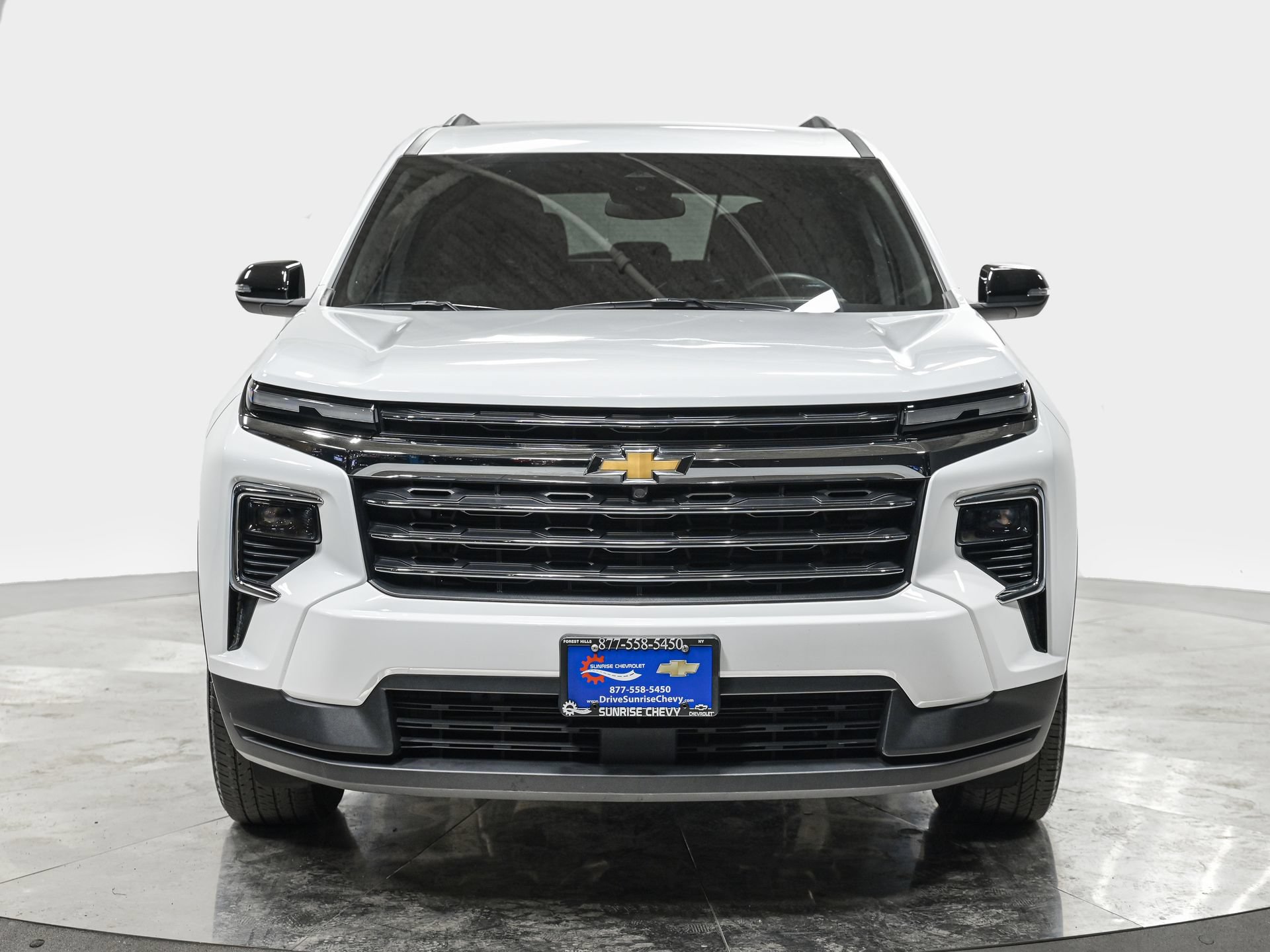 Used 2025 Chevrolet Traverse LT FWD image 10