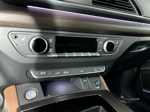 Used 2025 Audi Q5 e Premium Plus w/ Premium Plus Package AWD/4WD image 19
