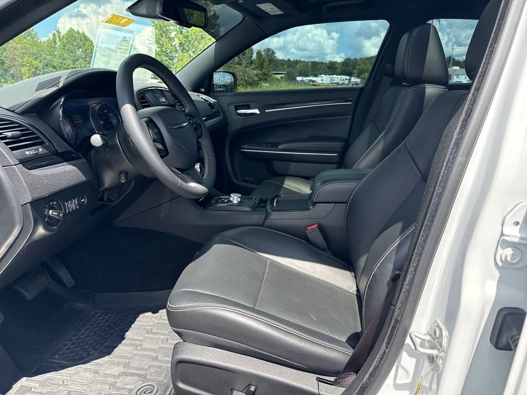 Used 2023 Chrysler 300 S w/ Comfort Group RWD image 12
