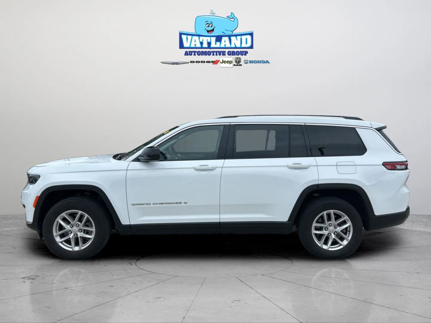 Certified 2023 Jeep Grand Cherokee L Laredo w/ Luxury Tech Group I image 2