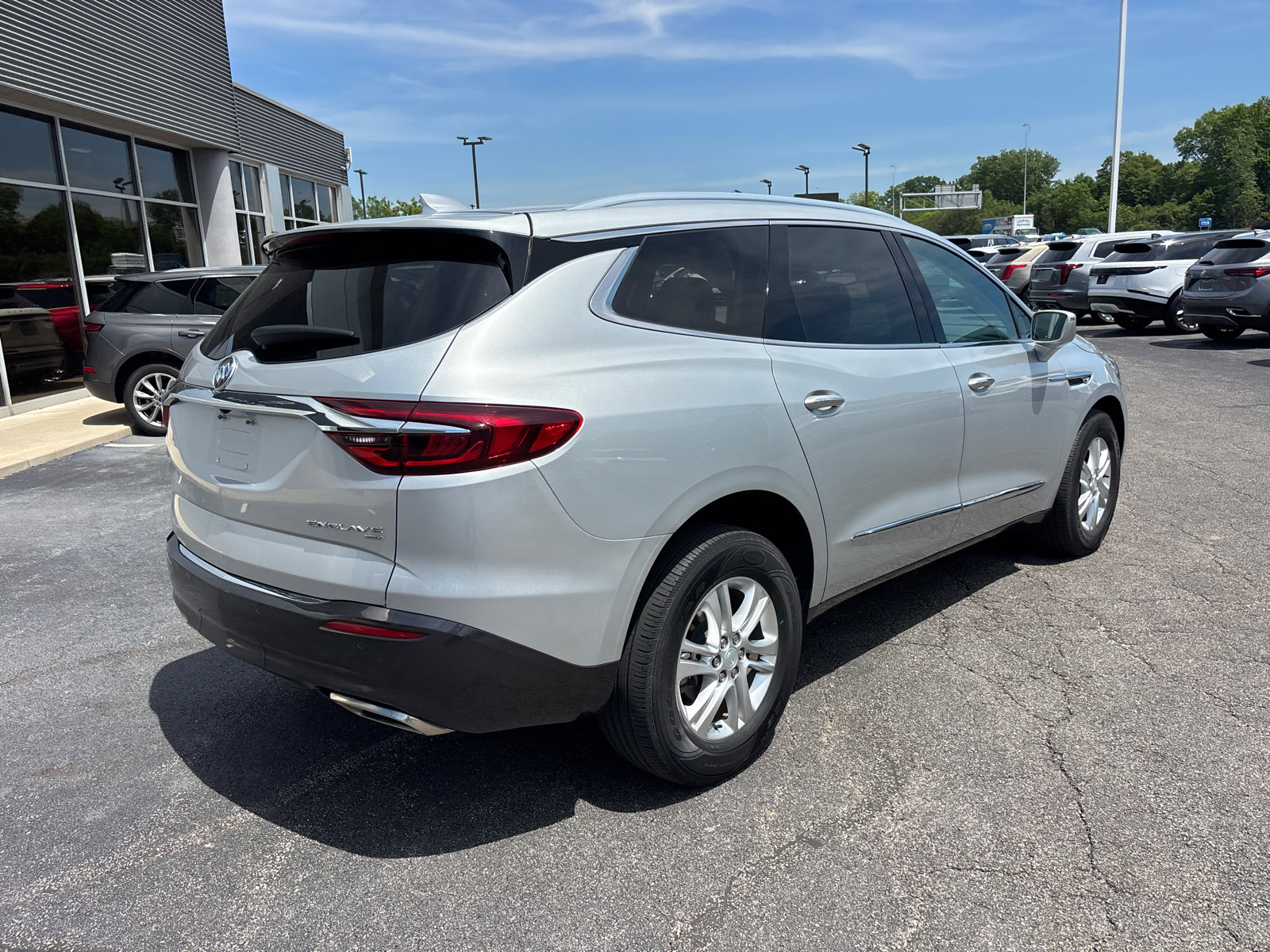Used 2019 Buick Enclave Essence AWD/4WD image 7