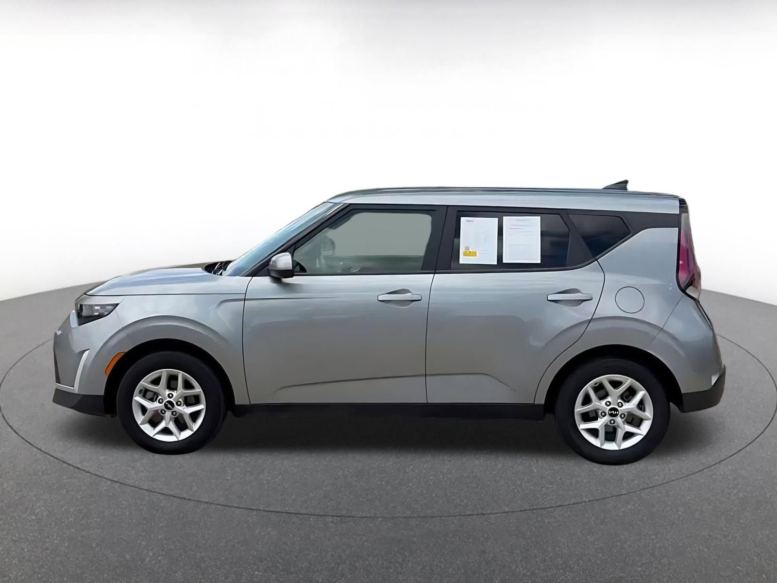 Used 2025 Kia Soul LX w/ LX Technology Package image 9