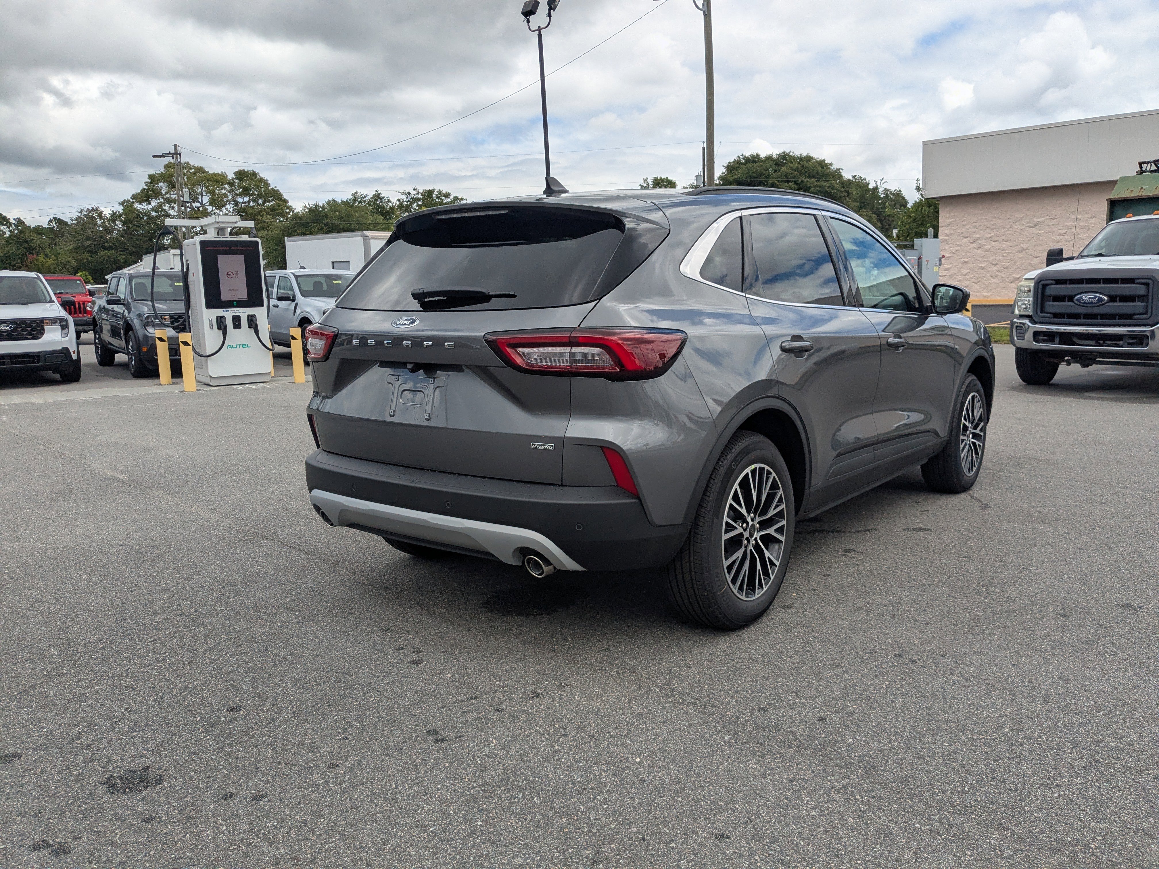 New 2025 Ford Escape SE image 4