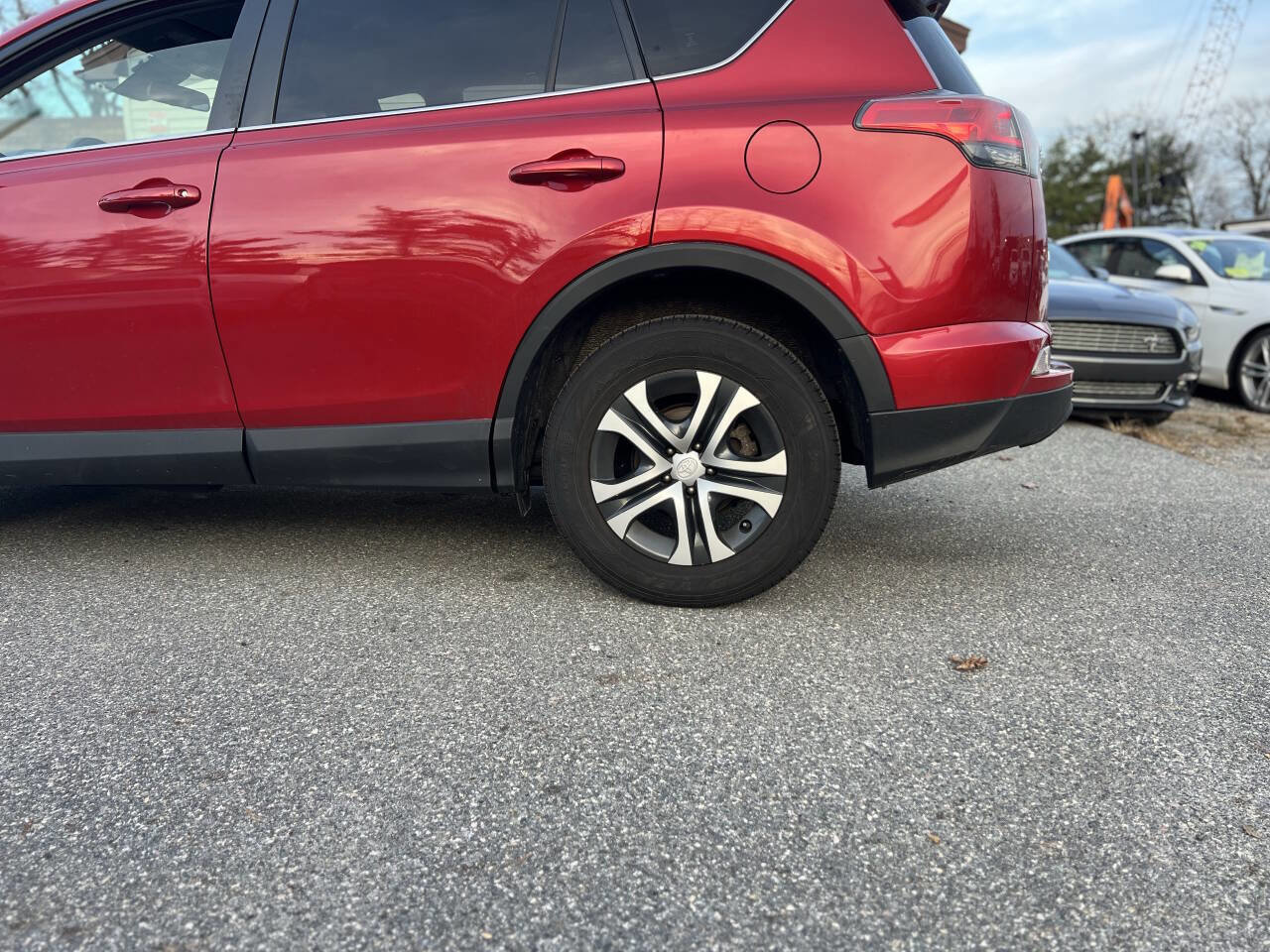 Used 2017 Toyota RAV4 LE image 33