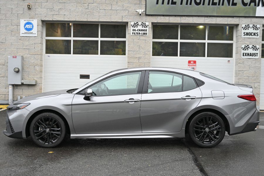 Used 2025 Toyota Camry SE image 2