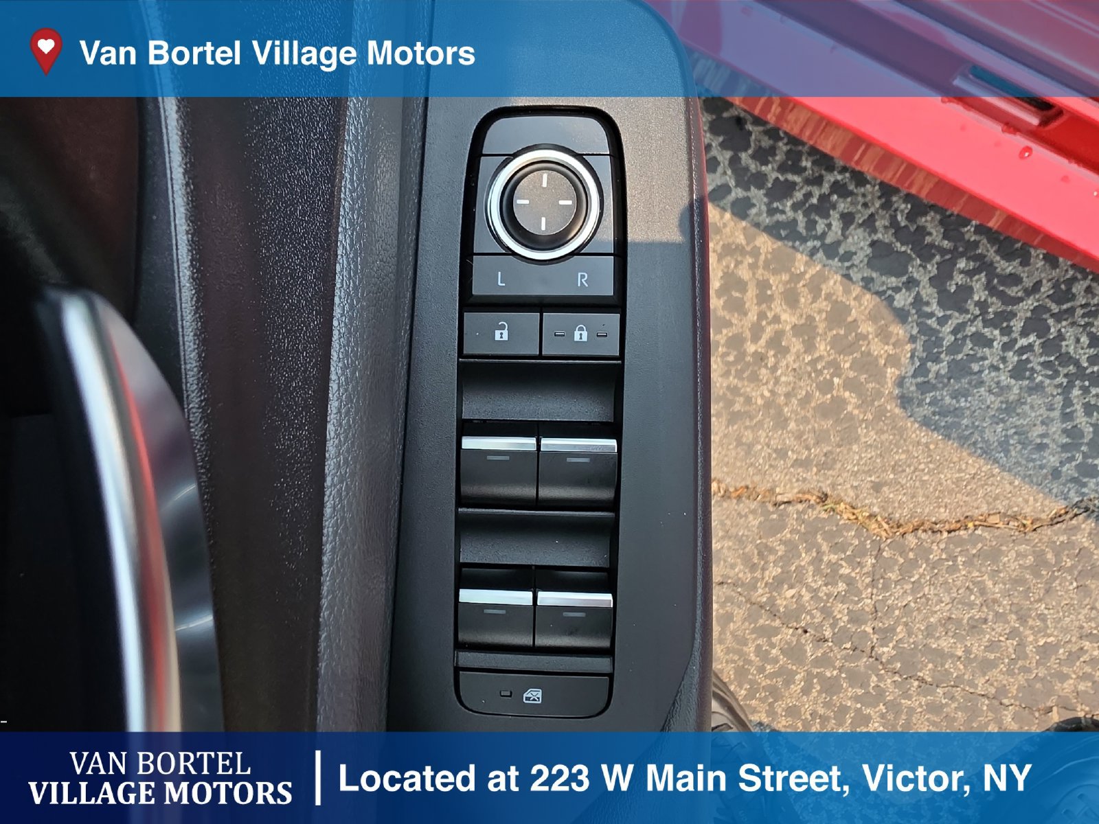 Used 2024 Toyota Prius XLE FWD image 11