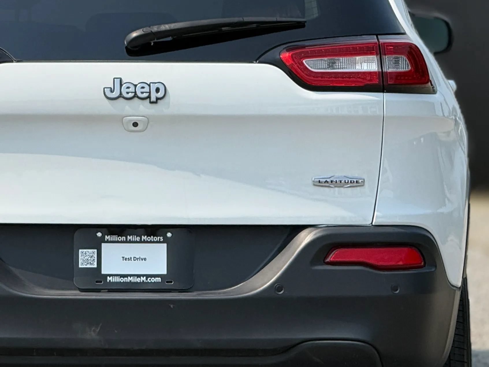 Used 2017 Jeep Cherokee Latitude w/ Safety/Convenience Group AWD/4WD image 14