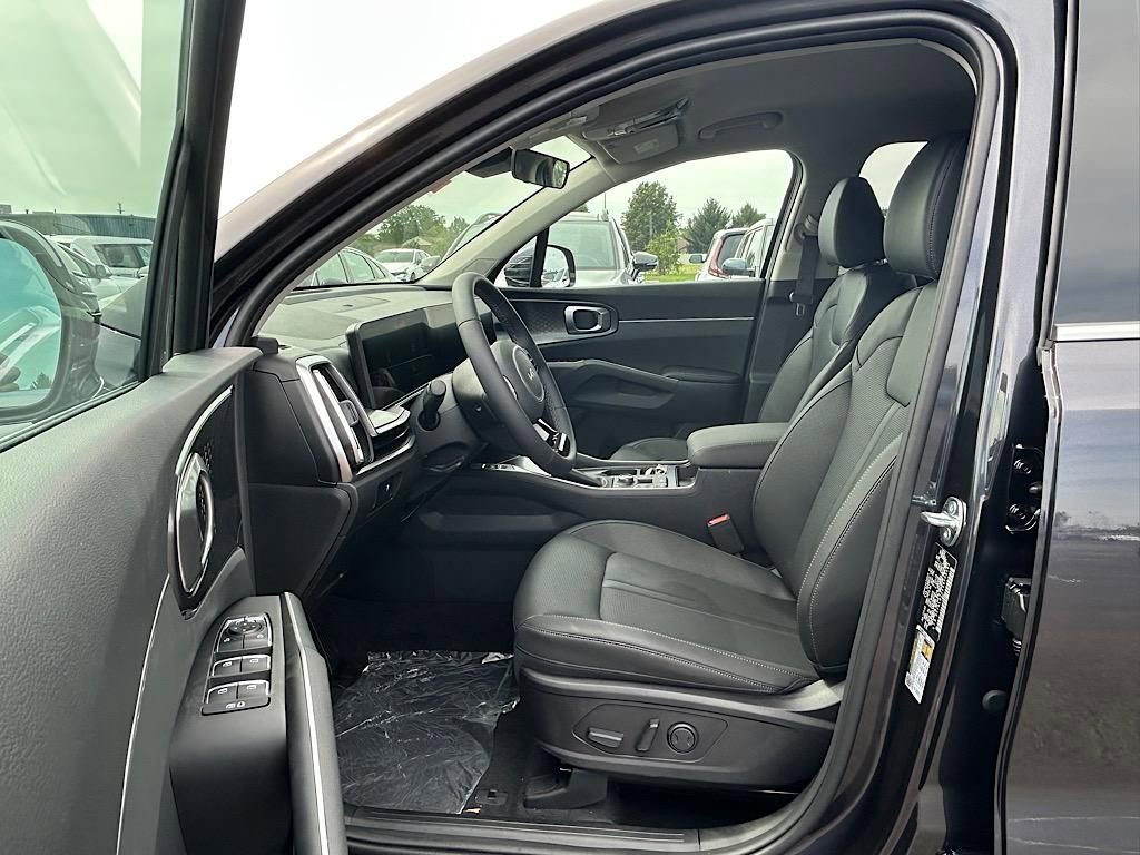 New 2025 Kia Sorento S image 13