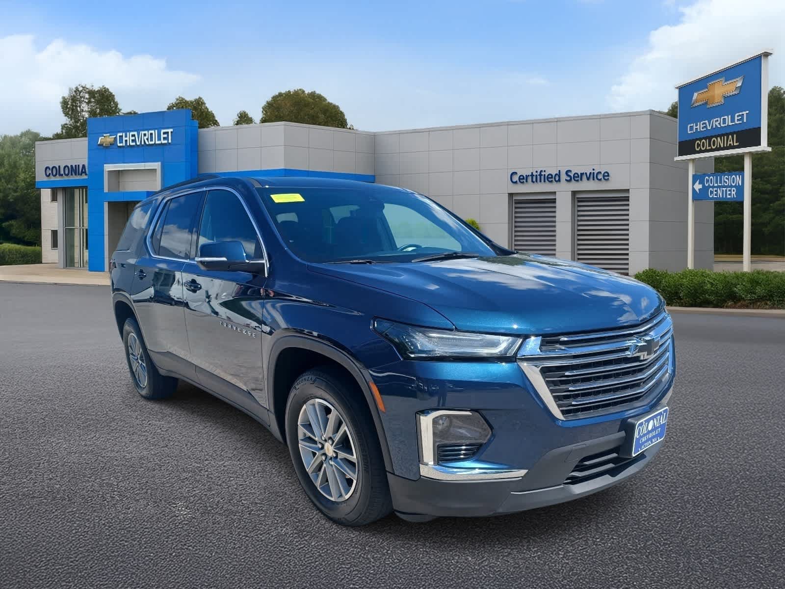 Used 2023 Chevrolet Traverse LT w/ Rear Camera Mirror Package AWD/4WD image 2