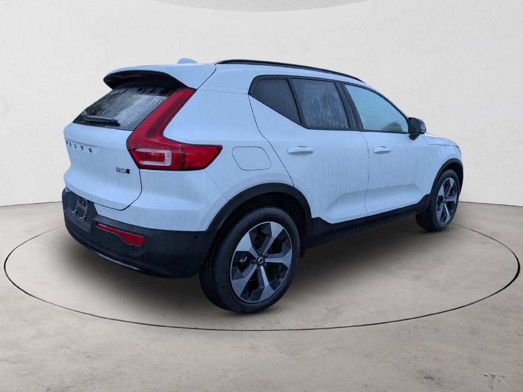 Certified 2026 Volvo XC40 B5 Plus AWD/4WD image 5