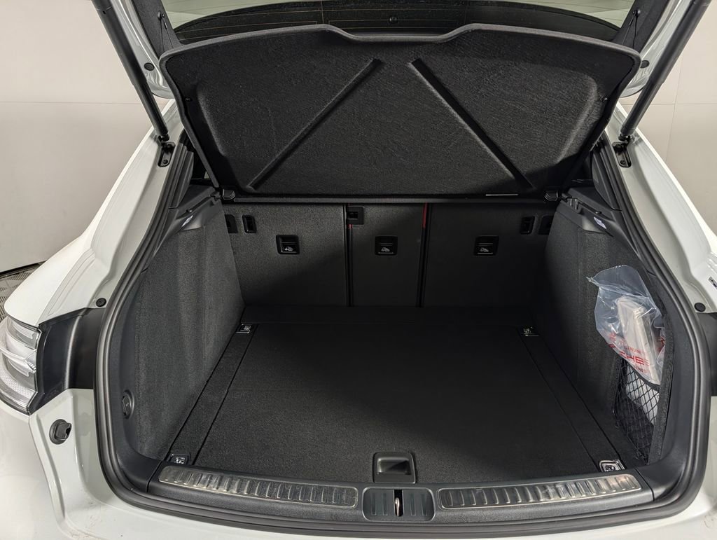 New 2026 Porsche Macan image 17