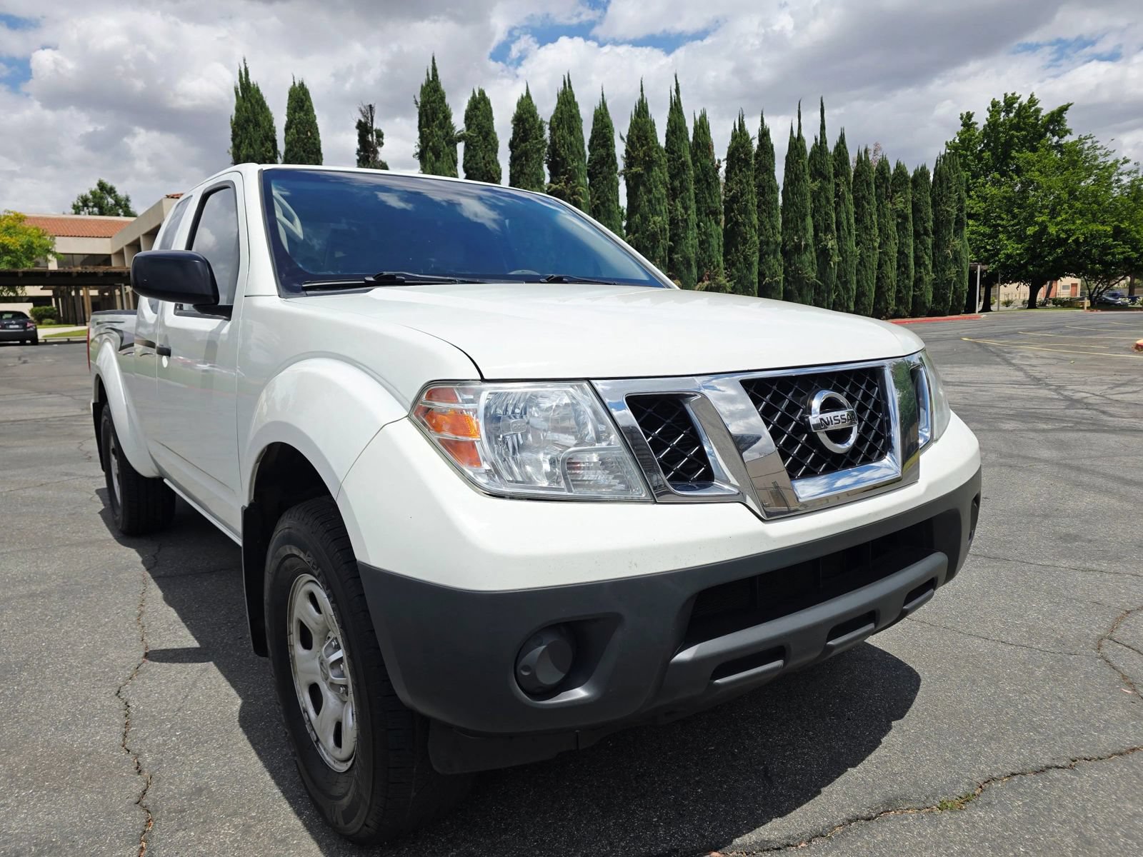 Used 2021 Nissan Frontier S RWD image 2