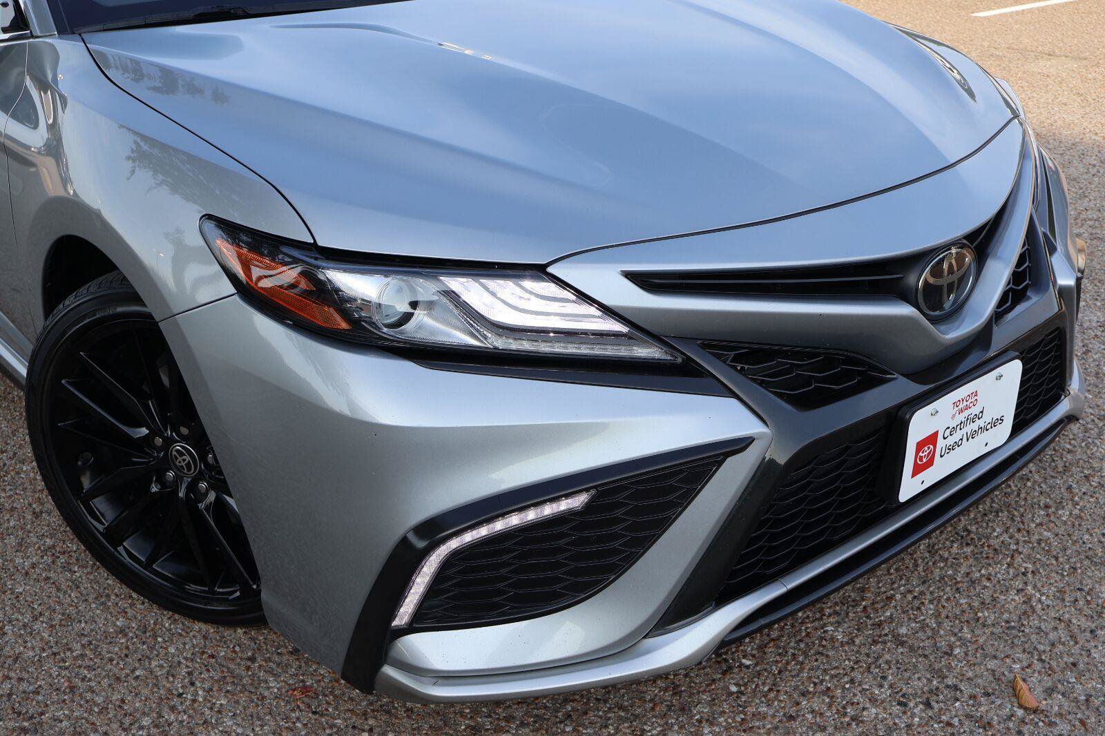 Used 2022 Toyota Camry XSE FWD image 8