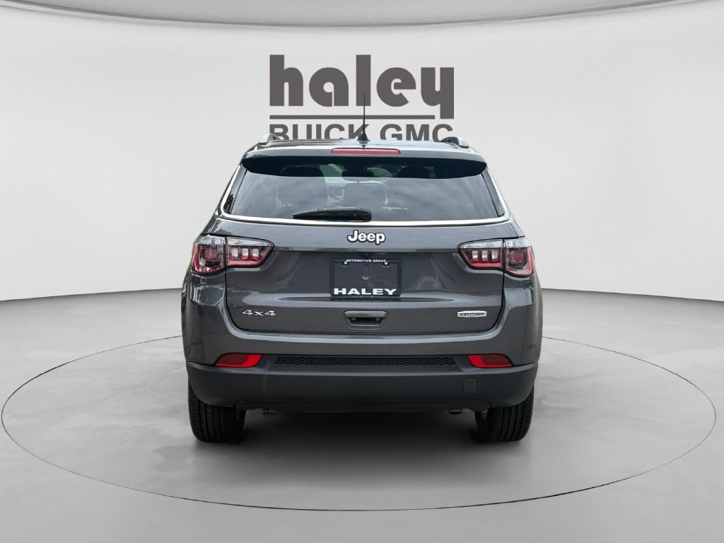 Used 2024 Jeep Compass Latitude AWD/4WD image 4