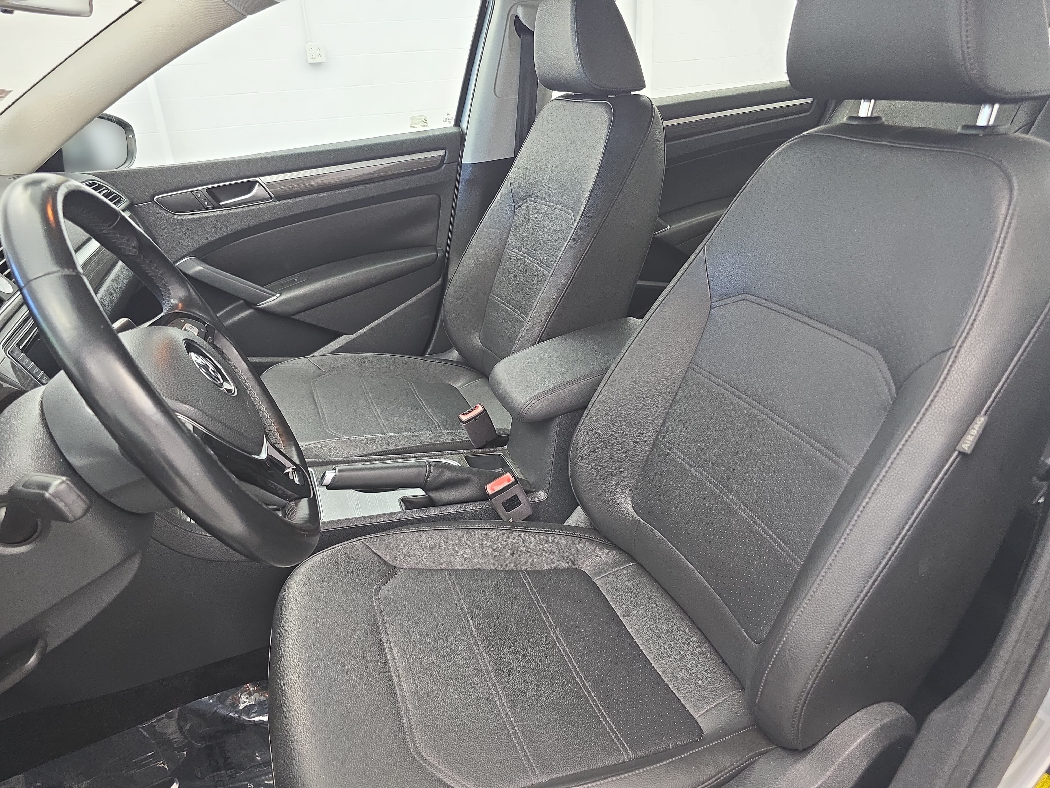 Used 2017 Volkswagen Passat 1.8T SE FWD image 14