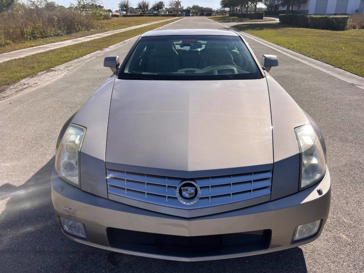 Used 2005 Cadillac XLR image 3