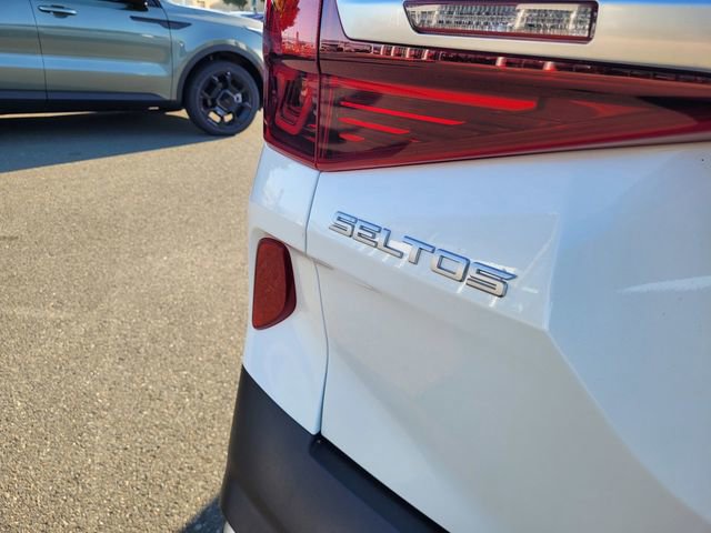 Used 2023 Kia Seltos S w/ Navigation Package FWD image 6