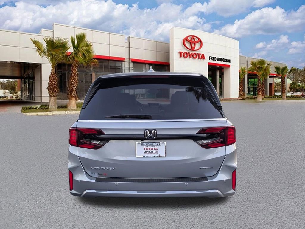Used 2025 Honda Odyssey Touring image 5