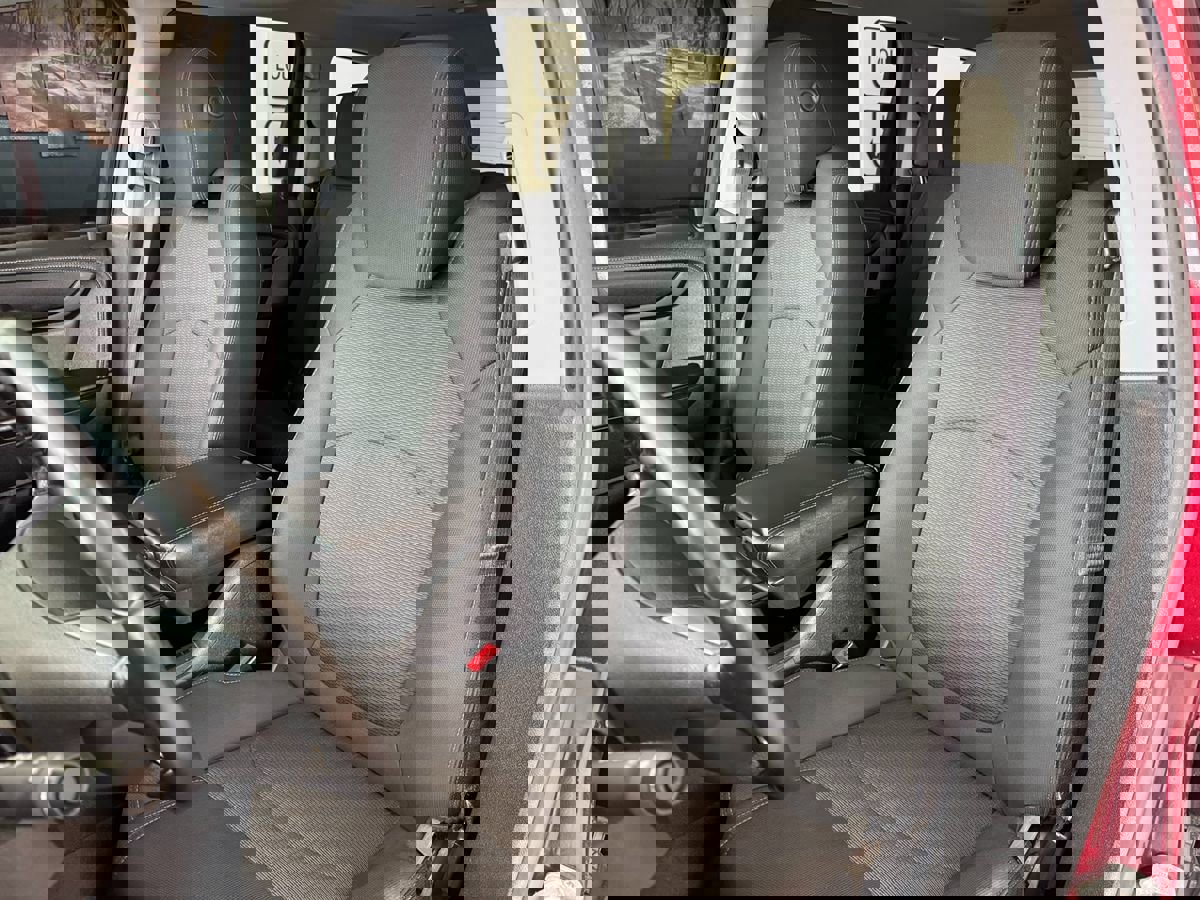 Used 2015 Chevrolet Traverse LT w/ Style and Technology Package image 13