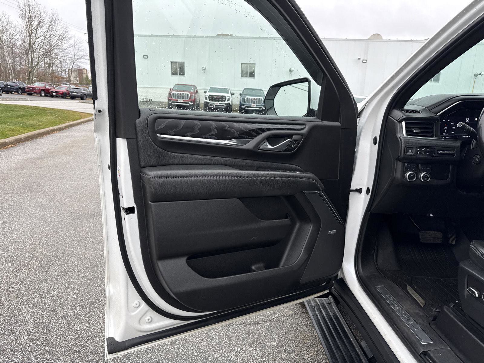 Used 2023 GMC Yukon Denali image 10