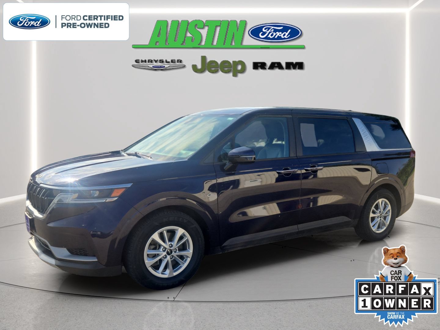 Used 2023 Kia Carnival LX FWD image 1