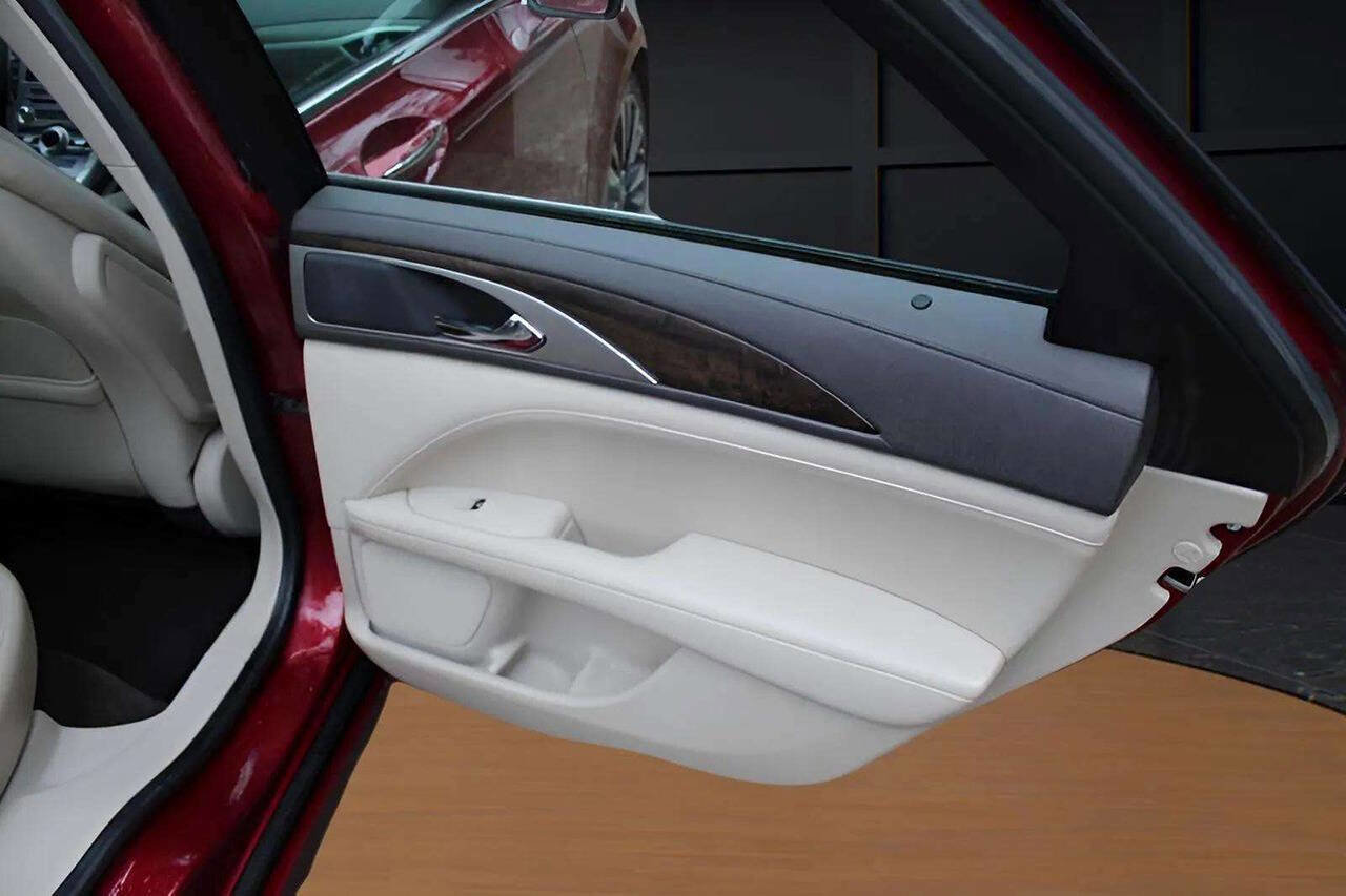 Used 2017 Lincoln MKZ Reserve image 21